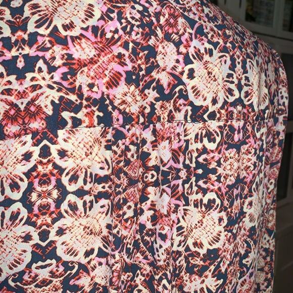 Kenar Top 3/4 Sleeve - Semi Sheer - Hi-Lo V-neck Sz Medium - Picture 4 of 7